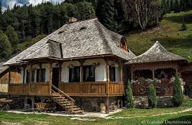 Una din ele este ocupata chiar de un om de afaceri activ in domeniul imobiliar, conducand o companie care se ocupa chiar cu ridicarea unor astfel de case mici. Traditional House From Bucovina Romania Traditional House Traditional Architecture Architecture