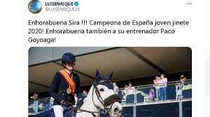 No podemos olvidar cuando luis enrique abandonó su cargo por motivos familiares de fuerza luis enrique lleva casado más de dos décadas con elena cullell, barcelonesa licenciada en económicas más noticias sobre luis enrique. Luis Enrique Felicito A Su Hija Sira Por Su Oro En El Campeonato De Espana De Saltos