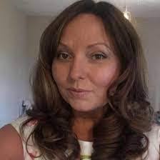 Kelly Gamblin's Instagram, Twitter & Facebook