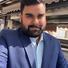 Heard a founder say recently: “Marketing is for people who failed at  product. Sales is for people who failed at marketing.” Fascinating  philosophy. Wrong, but fascinating. Remind me to call Apple… |