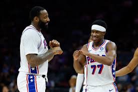 Lutando por uma posição entre os seis primeiros, os Sixers enfrentam o Jazz, voltado para os jovens.