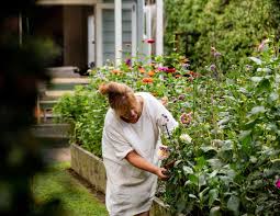 Felicity Jones Urban Flower Farmer The Planthunter Flower Farmer Garden Flower Beds Backyard Flowers