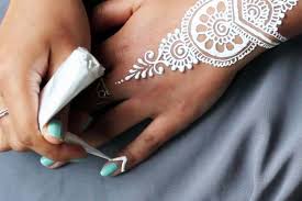 Black And White Henna How To Make White Henna At Home How To Make Henna Henna Tattoo Diy White Henna
