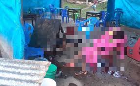 El ataque terrorista en tarata en 1992 una mujer es evacuada con heridas tras las explosiones en la calle tarata,. Klpaauo49q5hbm