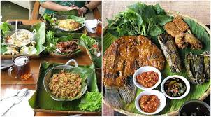 Konsep rumah makan ini sangat kental dengan gaya khas sundanya dan cocok untuk makan bersama keluarga besar. 22 Tempat Makan Khas Sunda Di Bandung Dengan Suasana Pedesaan Nan Asri