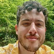 Simon Bravo's Instagram, Twitter & Facebook