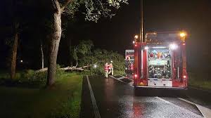 Live | knmi geeft weeralarm om ijzel, code rood vanaf 03.00 uur. Knmi Geeft Code Geel Af Voor Zware Windstoten In Drenthe Drentsnieuws Nl