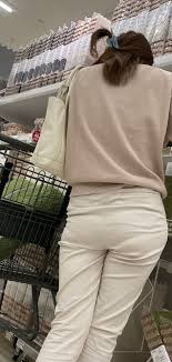 街で見かけるエッチな透け線！ぴったりお尻に浮き出る卑猥なパン線盗撮画像集( ^ω^ ) | パンツの極み〜盗撮JK.JD.OL.人妻.洗濯物.染み下着〜