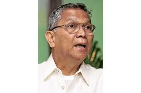 Former defence chief kills himself