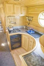 Houseboat Kitchen Cabinideas Topkitchendesigns En 2020 Cuisines De Maison Minuscules Plans De Maisonnette Hangar A Bateaux