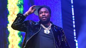 Twitter is going in on him… but this song was hard! Meek Mill Dragged On Twitter After He Tells Water Hustling Kids To Split 20 Hiphopdx