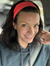 Which look do you prefer??? Brunette or Green 💚❓️❓️❓️❓️ #pixiecut  #shorthair