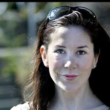 Dronning Mary måtte smugles ind i landet, men siden tog hun danskerne med  storm