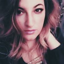 Robyn McCormack (@robyn_wynnette)