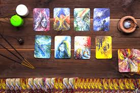 Minsk ist die hauptstadt von weißrussland und liegt an dem fluss svislac. Minsk Weissrussland 27 Dezember 2019 Wahrsagerhande Und Wahrsagerkarten Foto Vorratig Crushpixel