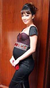Pelakon terkenal itu kini dilaporkan sedang hamil tiga bulan hasil perkahwinannya dengan suaminya nedim nazri. Credits Di Akhir Post Ini Salam Semua Kali Ni Saya Nak Kongsikan Gambar Gambar Artis Yang Berbadan Dua Lain Serin Maternity Chic Beautiful Hijab Girl Hijab