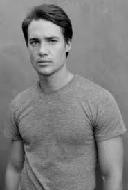 Brendan fraser, the man with the boyish look who was battling with the mummy for many years, his hair is completely fake and it's pretty obvious. Just Me He Looks Like A Young Brendon Fraser