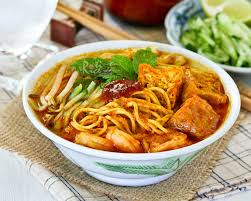 I frequent this place to get my curry mee fix in the morning. Curry Laksa Roti N Rice