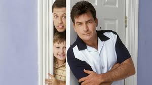 Anyway, charlie is now on the loose and seeking revenge because he's incensed that anyone had the nerve to continue life as schwarzenegger notes that charlie died in paris under mysterious circumstances. Two And A Half Men Staffel 13 Kommt Die Fortsetzung Kino De