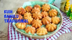 Tepung gandum 250g telur 10 biji gula 400g esen vanila. Kuih Bahulu Sedap Dan Mudah Ada Bahan Rahsia Kuih Bahulu Recipe Kuih Raya Kuih Tradisional Youtube