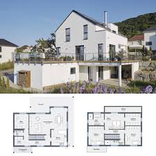 Einfamilienhaus Modern Am Hang Bauen Haus Grundriss Ideen Mit Einliegerwohnung Satteldach Garage Haus Grundriss Haus Einfamilienhaus
