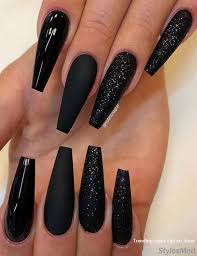 20 Einfache Schwarze Nail Art Design Ideen Blacknails Black Nail Art Ideas Art Black Blac Unas De Maquillaje Arte De Unas Negras Unas Postizas De Gel