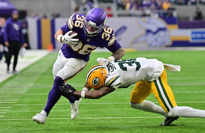 Vikings beat undermanned Packers to finish above .500