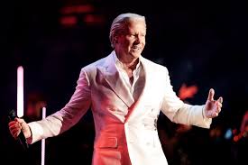 3 sterren voor Dries Roelvink in het Concertgebouw: hij zingt nog steeds met heel zijn hebben en houden