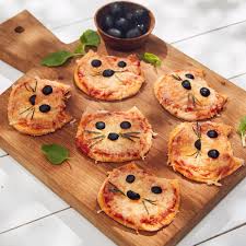 Mini Pizzas Chats Mini Pizza Mini Pizza Apero Recettes De Cuisine