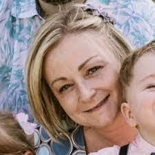 Kerry Compton's Instagram, Twitter & Facebook