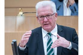 Winfried kretschmann geht davon aus, dass der lockdown über den januar hinaus verlängert werden muss. Kretschmann Mit 91 5 Prozent Zum Spitzenkandidaten Gewahlt