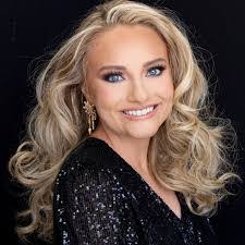 Molly Cate's Instagram, Twitter & Facebook