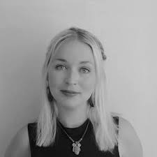 Dee Walsh's Instagram, Twitter & Facebook