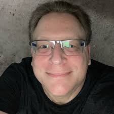 Ian Handley's Instagram, Twitter & Facebook