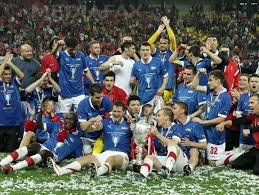 Cupa româniei la fotbal este o competiție sportivă organizată de frf deschisă participării cluburilor afiliate frf și celor afiliate asociațiilor de fotbal județene. Dinamo A Invins Rapid Scor 1 0 Si A Castigat Cupa Romaniei Galerie Foto