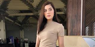 Cewe cantik buka bukaan di pantai. Pose Terbaru Raya Kitty Gunakan Pakaian Ketat Sempat Dikira Tak Pakai Bra Planet Merdeka