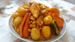 Place couscous in a large bowl, pour some of the sauce over it, and arrange vegetables on top. Couscous Tunisien Au Poulet ÙƒØ³ÙƒØ³ÙŠ ØªÙˆÙ†Ø³ÙŠ Ø¨Ø§Ù„Ø¯Ø¬Ø§Ø¬ Youtube
