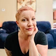 Lisa Beedle's Instagram, Twitter & Facebook