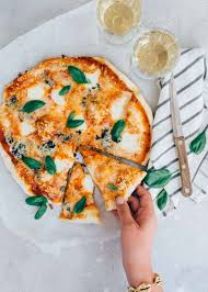 Pizza Quattro Formaggi Uit Pauline S Keuken Recept In 2020 Voedsel Ideeen Lekker Eten Pizza