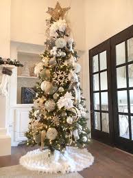 Black And White Christmas Tree Skirt White Feather Tree Skirt Christmastreeideas Gold Christmas Tree Silver Christmas Tree White Christmas Trees