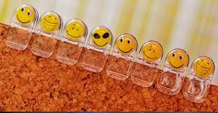 Wir hoffen, dir gefällt unsere kleine auswahl an emojis. Das Emoticon Wird 35 So Fing Alles An Mit Smilies Und Emojis