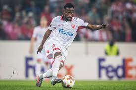 Guélor kanga kaku (born 1 september 1990) is a gabonese professional footballer who plays as an attacking midfielder for red star belgrade and the gabon national team. Red Star Belgrade Without Injured Trio For Arsenal Visit But Guelor Kanga Could Return
