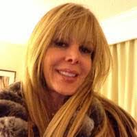 Lauri Burch's Instagram, Twitter & Facebook