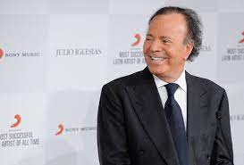 Julio Iglesias cumple 80 años: el cantante récord que no se olvidó de vivir