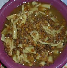 300 g di lenticchie di castelluccio di norcia 6 salsicce due spicchi d'aglio una costa di sedano passata di pomodoro olio extra vergine d'oliva sale. La Lenticchia Igp Di Castelluccio Di Norcia