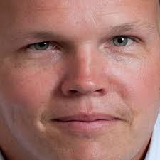 Edgar Holmes (@EdgarHolmes4)