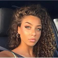 L Image Peut Contenir 1 Personne Gros Plan Curly Hair Styles Naturally Hair Styles Curly Girl Hairstyles
