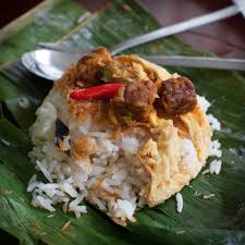 Shallot, garlic, kecap manis (indonesian sweet soy sauce), nutmeg are the main ingredients. Nasi Uduk Wikipedia