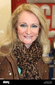 With singer nicole -Fotos und -Bildmaterial in hoher Auflösung