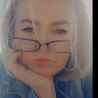 Lisa Kahle's Instagram, Twitter & Facebook